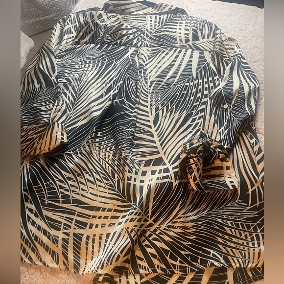 Black and Cream Plus-size Contemporary Geometric Print Women’s Blouse NWT - Picture 8 of 13